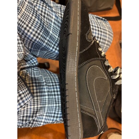 Athletic_Shoes